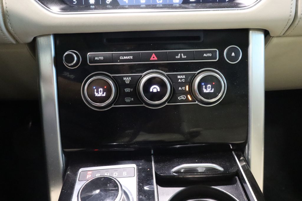 Photo 31 of this LAND ROVER RANGE ROVER
