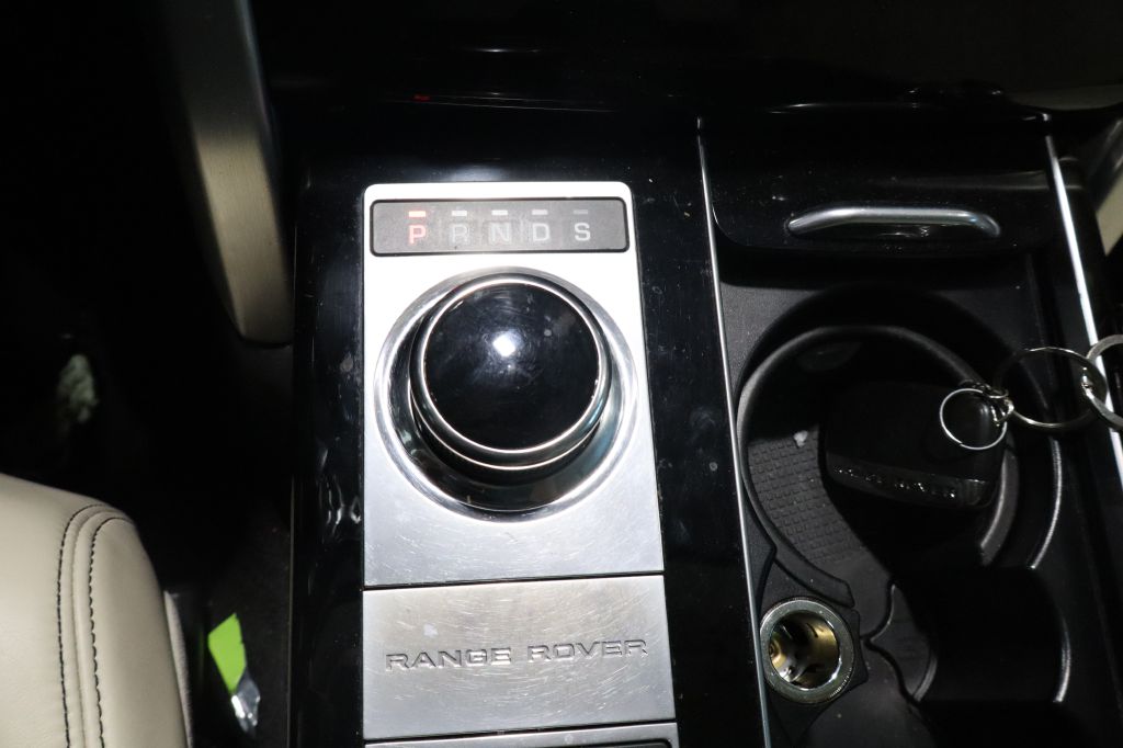 Photo 33 of this LAND ROVER RANGE ROVER