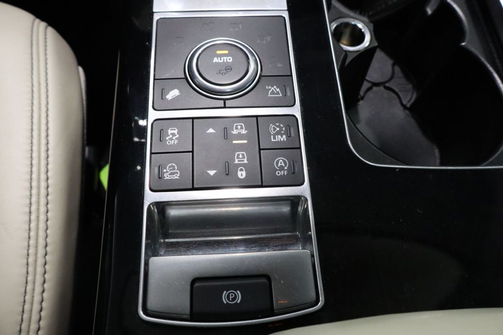 Photo 34 of this LAND ROVER RANGE ROVER