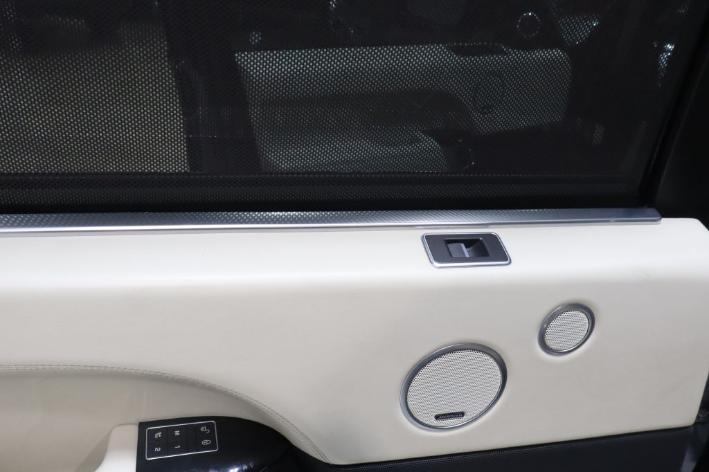 Photo 46 of this LAND ROVER RANGE ROVER
