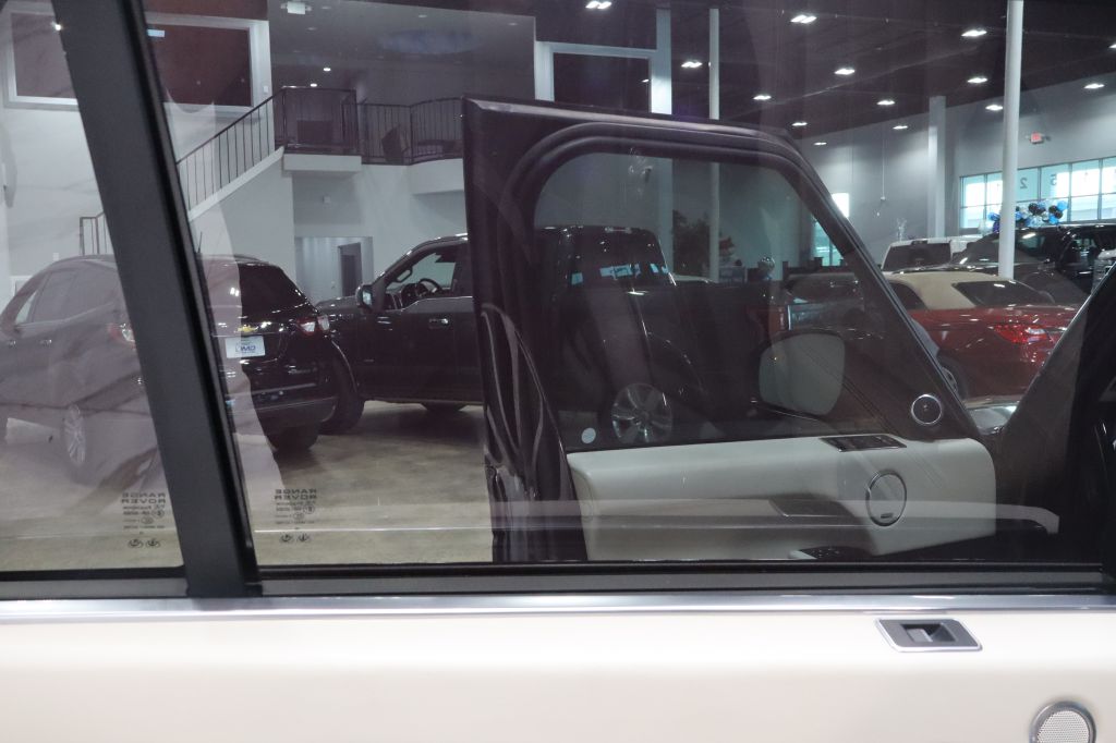 Photo 47 of this LAND ROVER RANGE ROVER