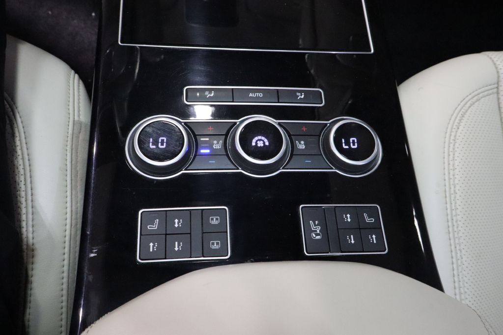 Photo 50 of this LAND ROVER RANGE ROVER