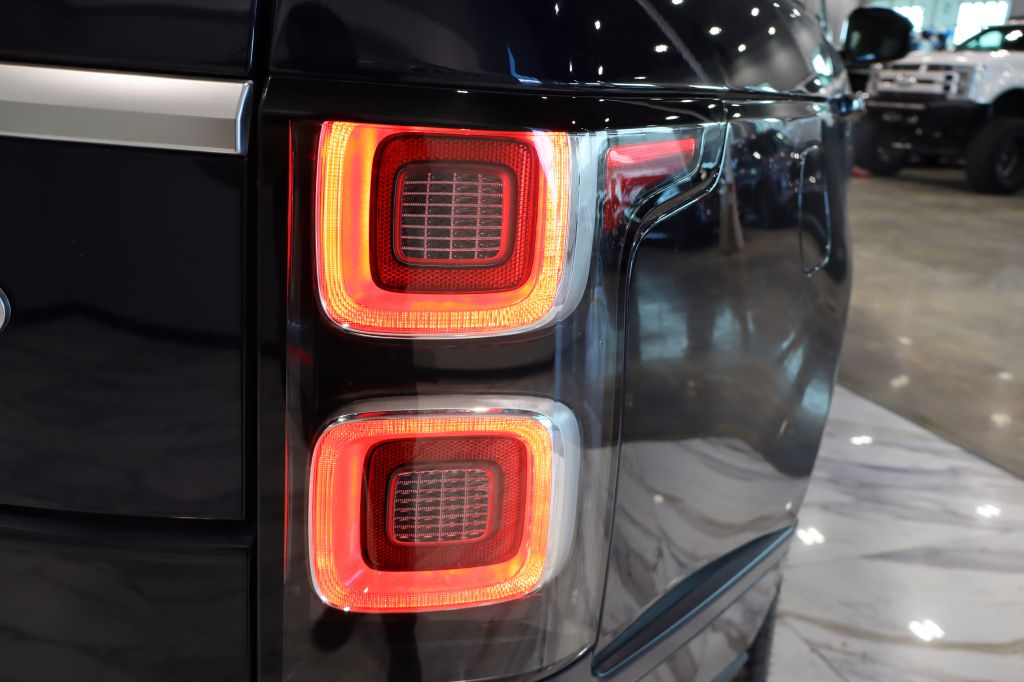 Photo 18 of this LAND ROVER RANGE ROVER