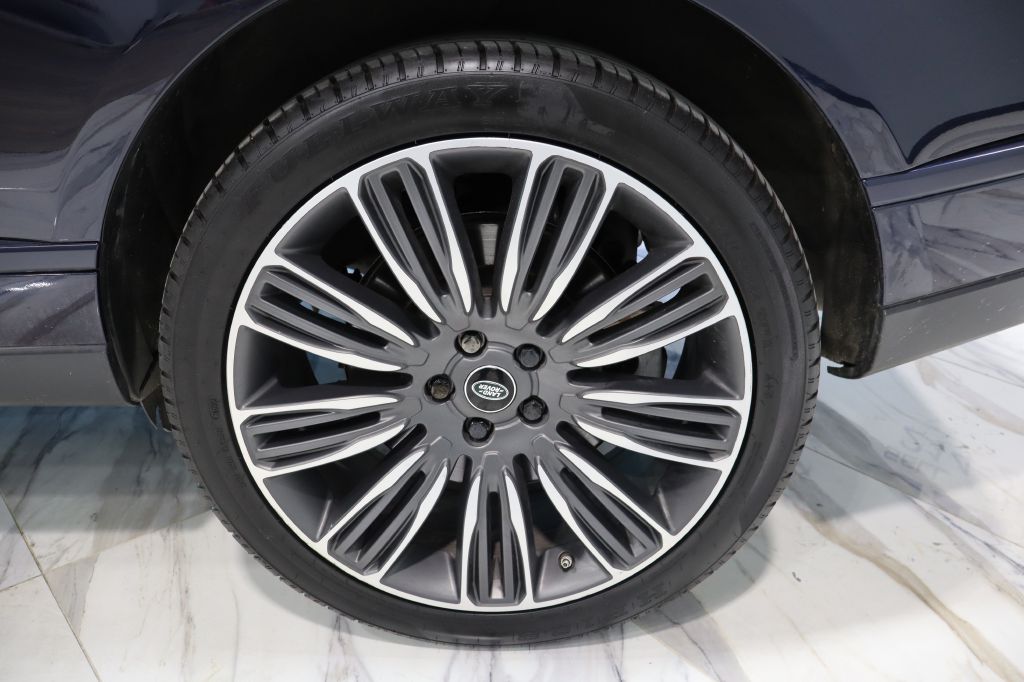 Photo 24 of this LAND ROVER RANGE ROVER