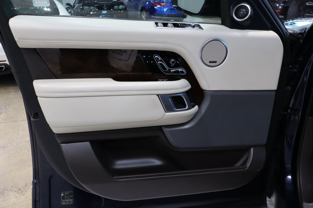 Photo 26 of this LAND ROVER RANGE ROVER