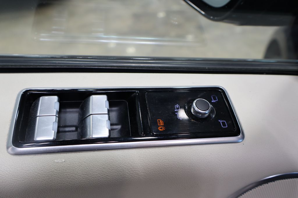Photo 27 of this LAND ROVER RANGE ROVER