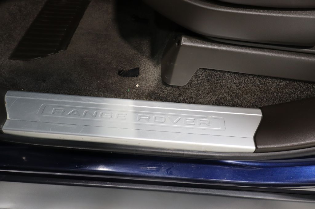 Photo 30 of this LAND ROVER RANGE ROVER