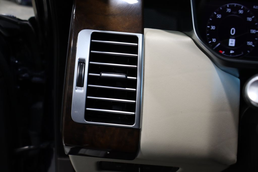 Photo 32 of this LAND ROVER RANGE ROVER