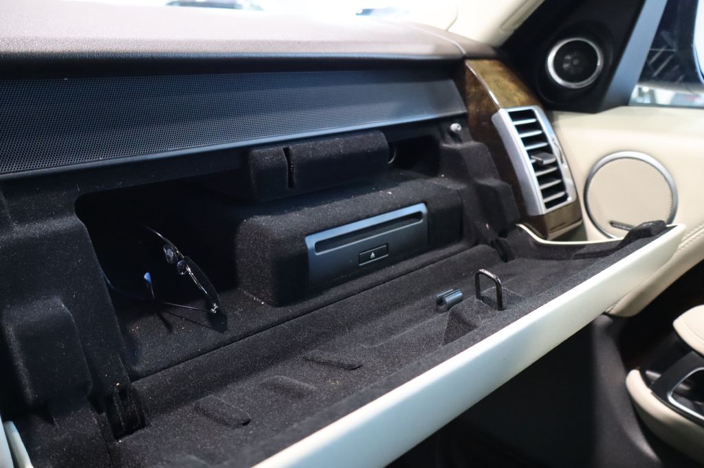 Photo 52 of this LAND ROVER RANGE ROVER