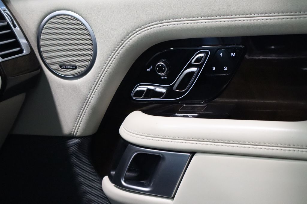 Photo 57 of this LAND ROVER RANGE ROVER