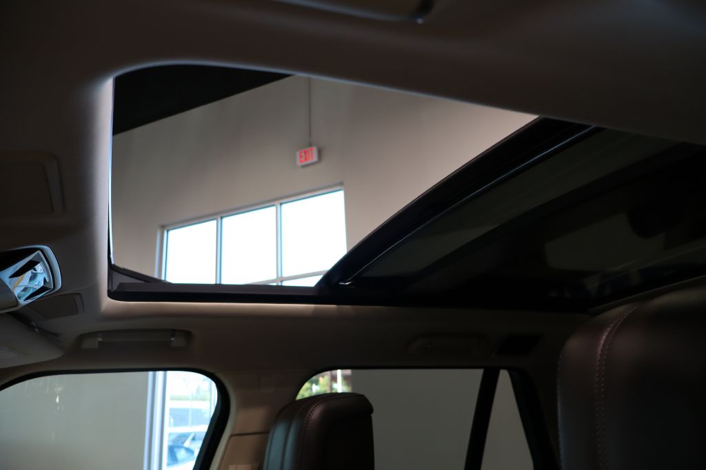 Photo 60 of this LAND ROVER RANGE ROVER
