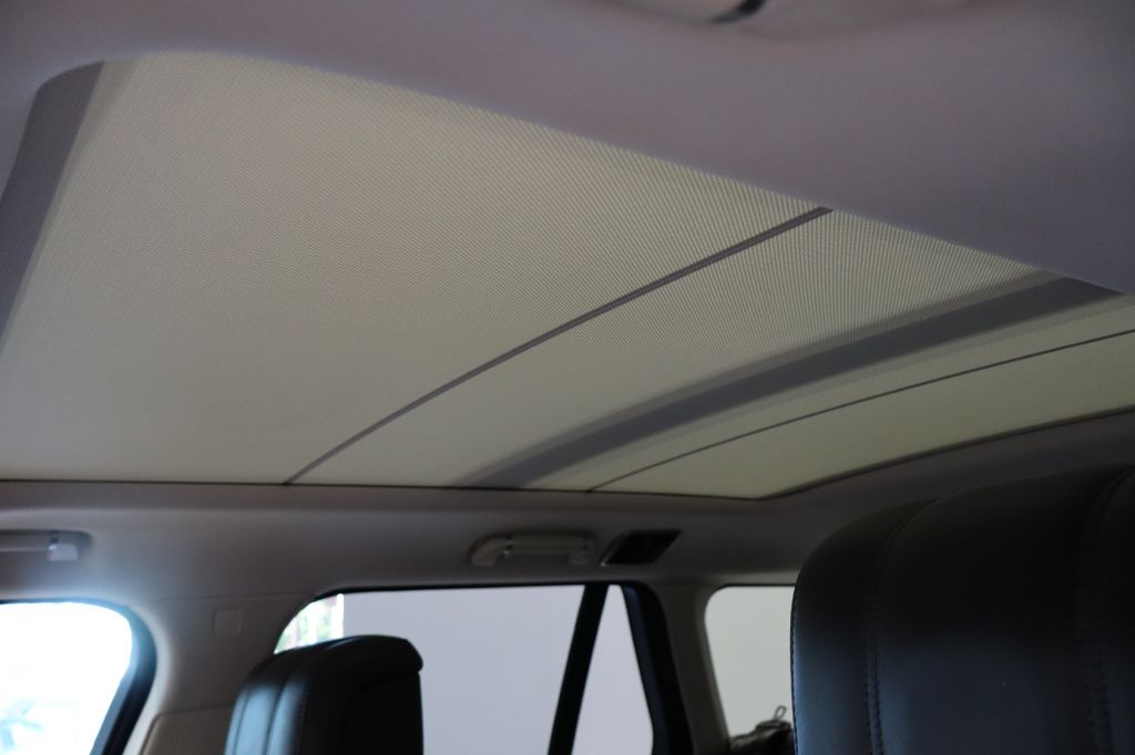 Photo 61 of this LAND ROVER RANGE ROVER