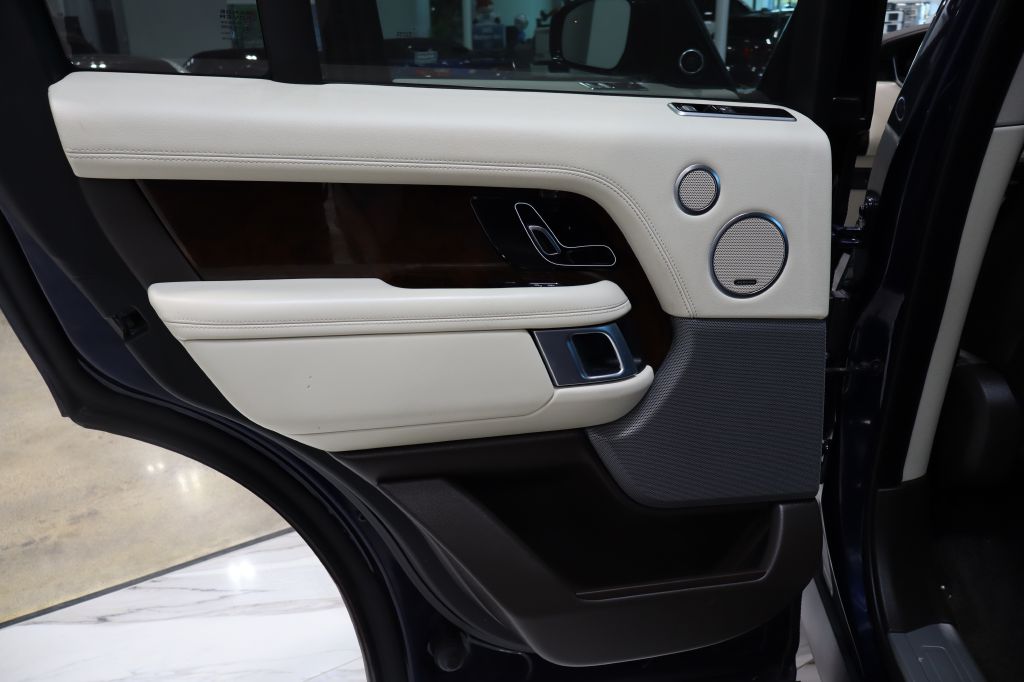 Photo 62 of this LAND ROVER RANGE ROVER
