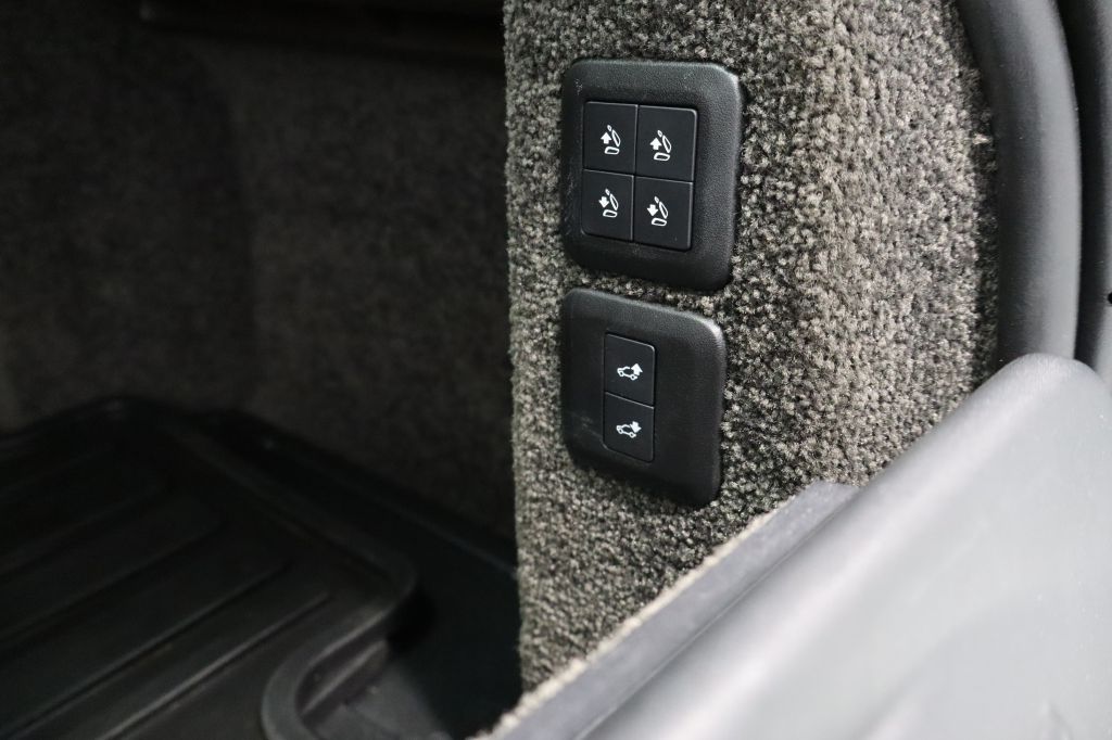 Photo 68 of this LAND ROVER RANGE ROVER