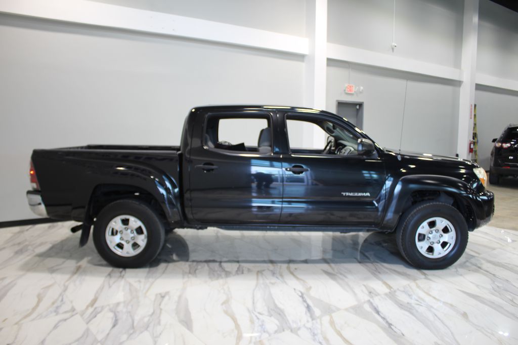 Photo 4 of this TOYOTA TACOMA