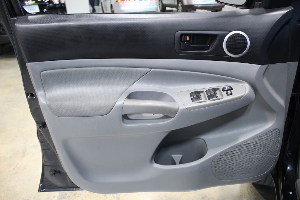 Photo 9 of this TOYOTA TACOMA
