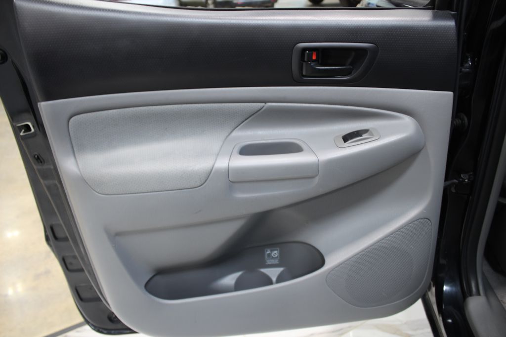Photo 22 of this TOYOTA TACOMA