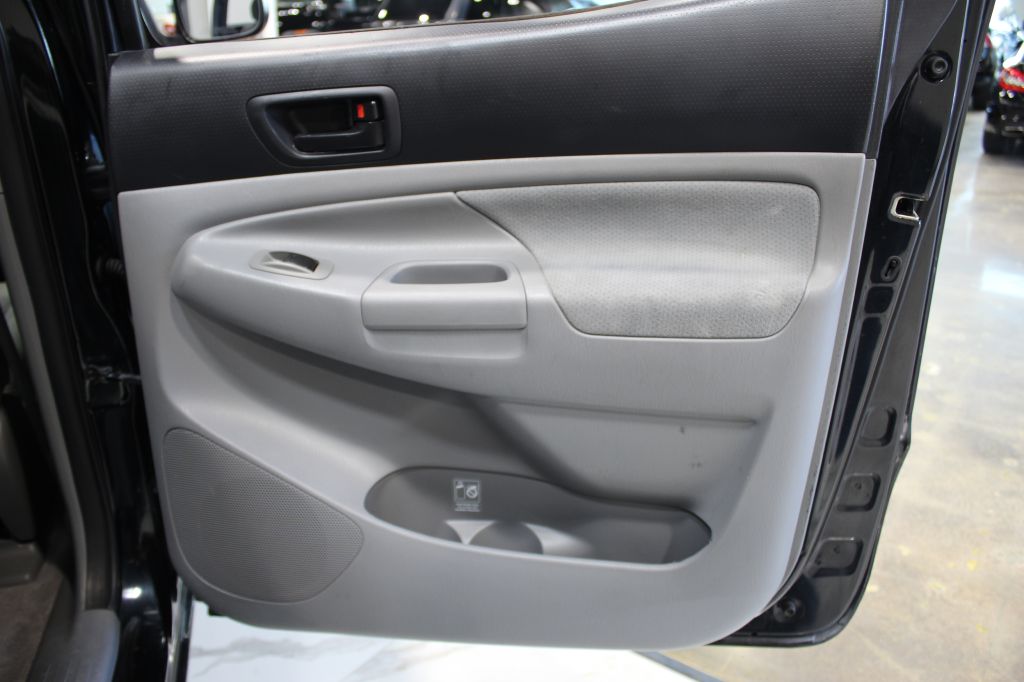 Photo 29 of this TOYOTA TACOMA