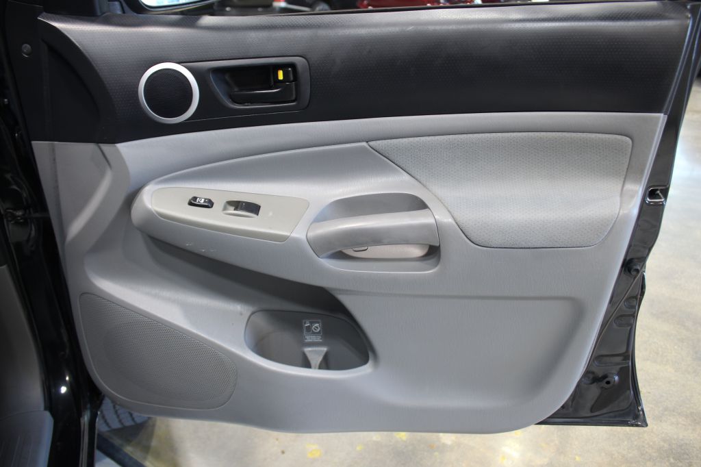 Photo 33 of this TOYOTA TACOMA