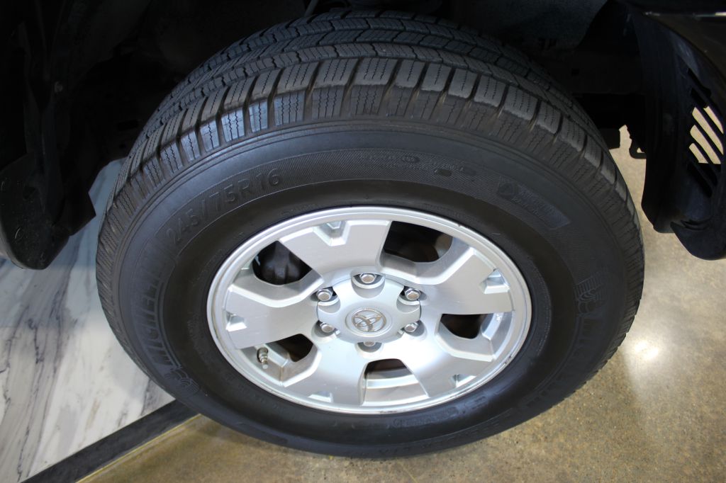 Photo 34 of this TOYOTA TACOMA