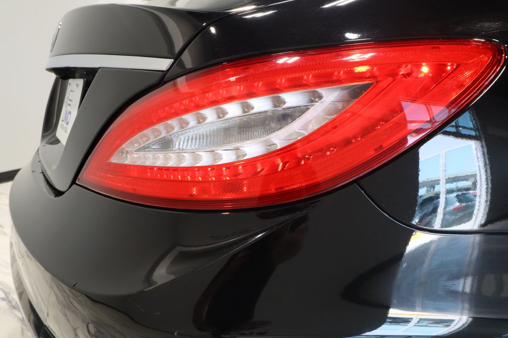 Photo 16 of this MERCEDES-BENZ CLS