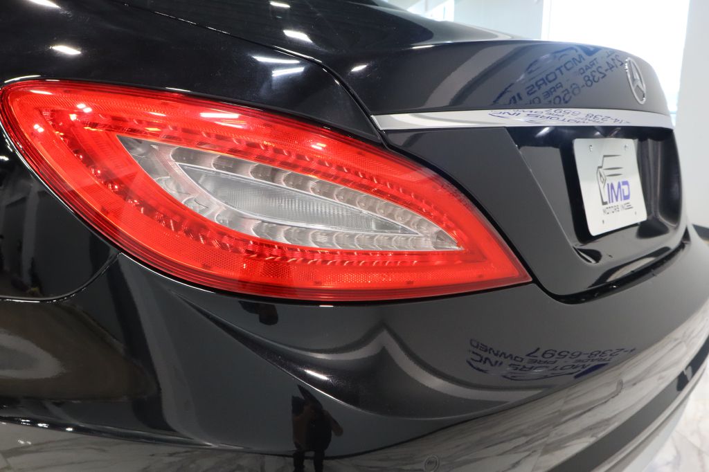 Photo 17 of this MERCEDES-BENZ CLS