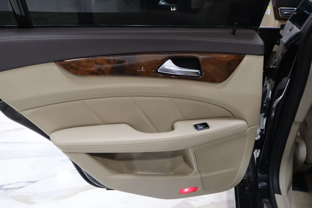 Photo 20 of this MERCEDES-BENZ CLS