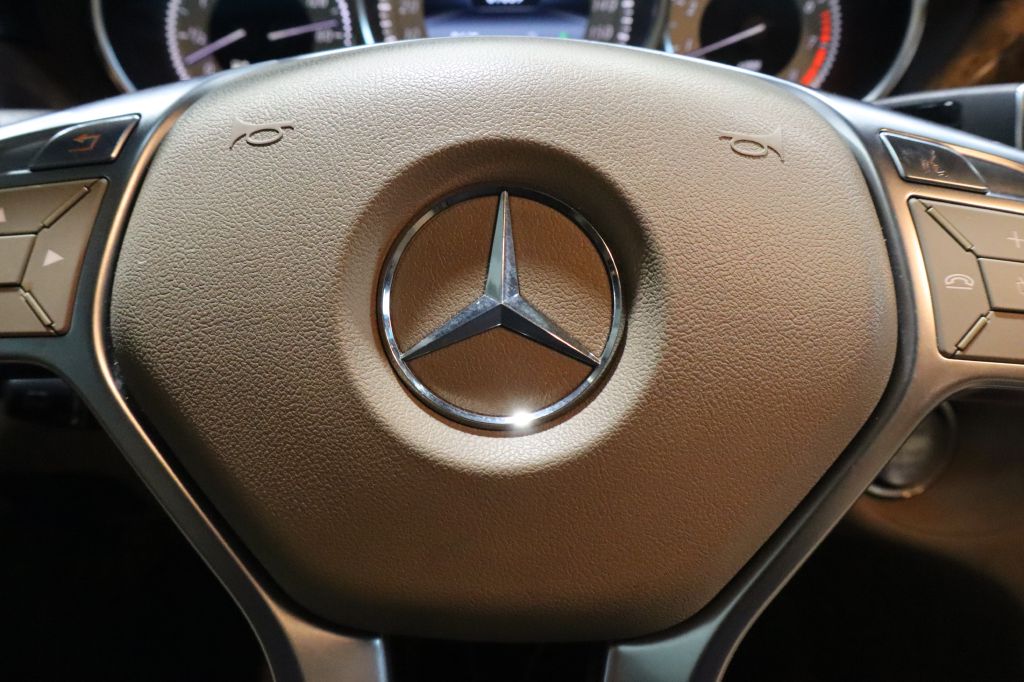 Photo 31 of this MERCEDES-BENZ CLS