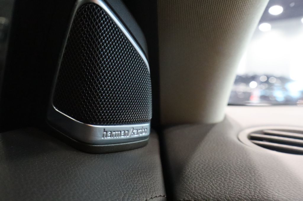 Photo 33 of this MERCEDES-BENZ CLS