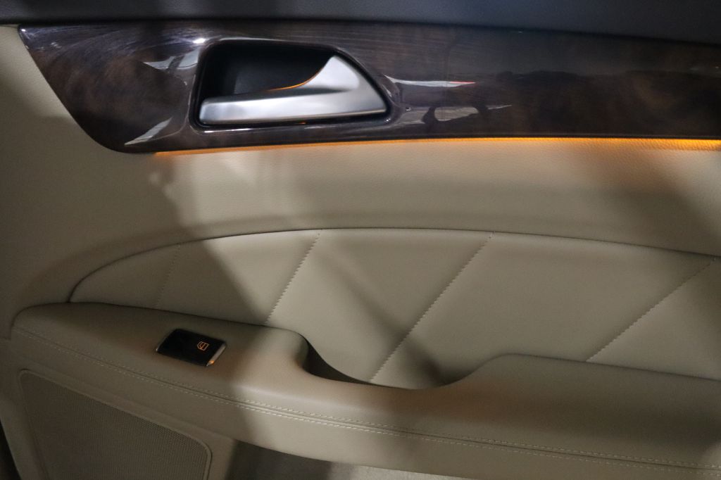 Photo 47 of this MERCEDES-BENZ CLS
