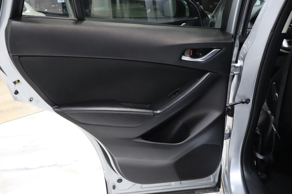 Photo 41 of this MAZDA CX-5