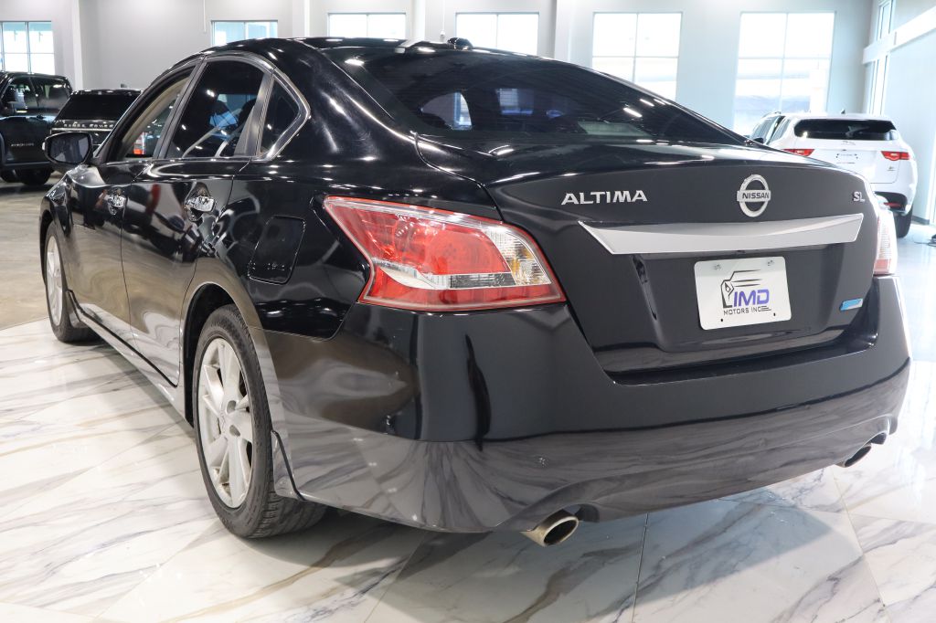Photo 8 of this NISSAN ALTIMA