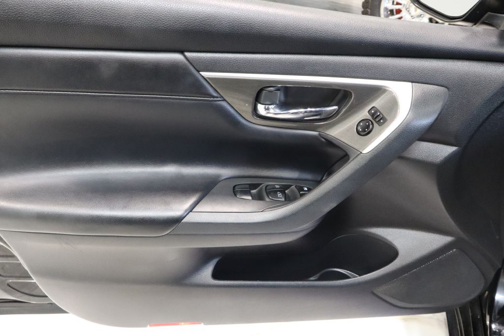 Photo 11 of this NISSAN ALTIMA