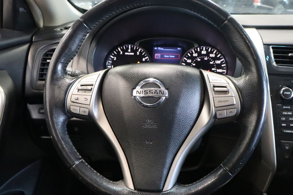 Photo 16 of this NISSAN ALTIMA