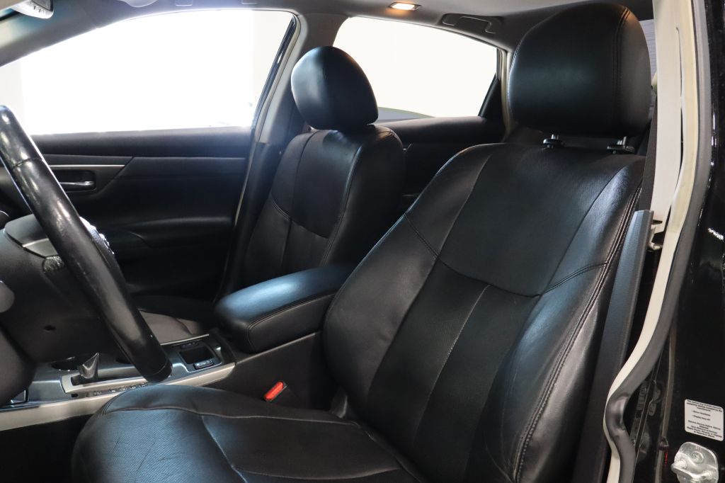 Photo 22 of this NISSAN ALTIMA