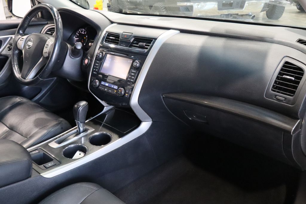 Photo 26 of this NISSAN ALTIMA
