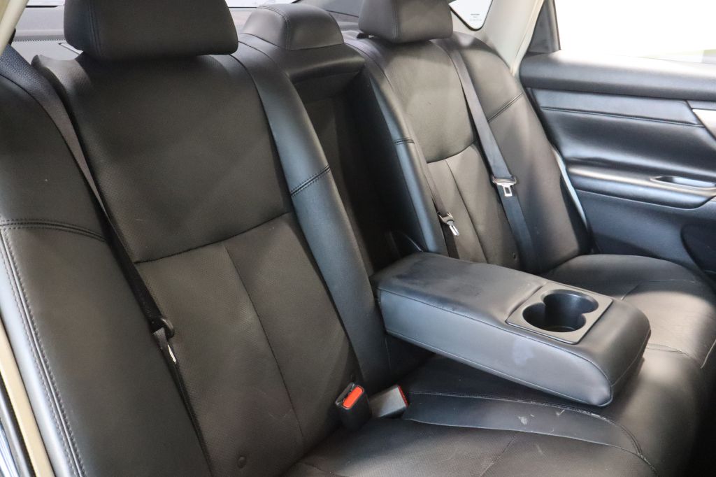 Photo 31 of this NISSAN ALTIMA