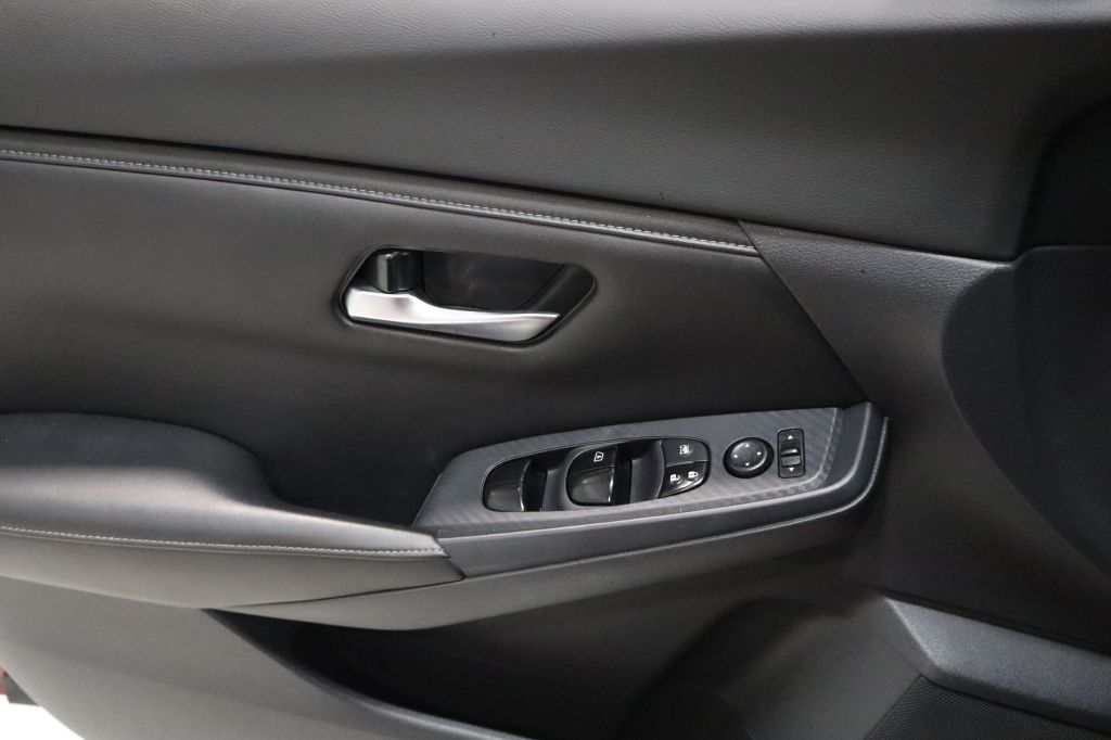 Photo 13 of this NISSAN SENTRA