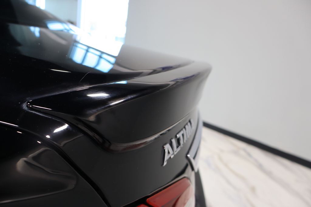 Photo 14 of this NISSAN ALTIMA