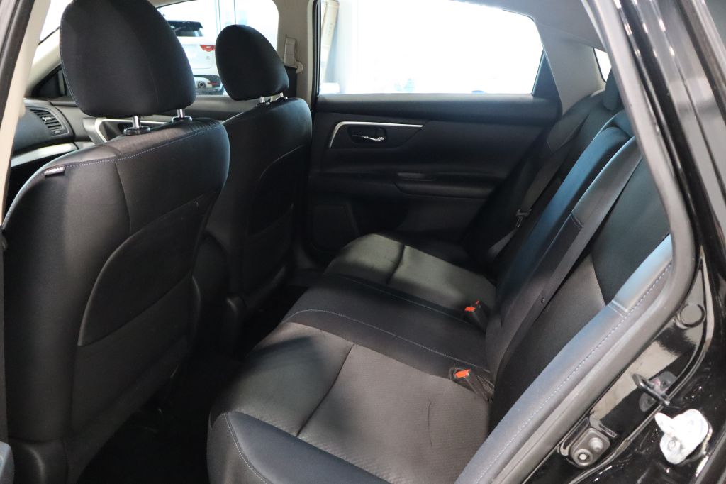 Photo 35 of this NISSAN ALTIMA