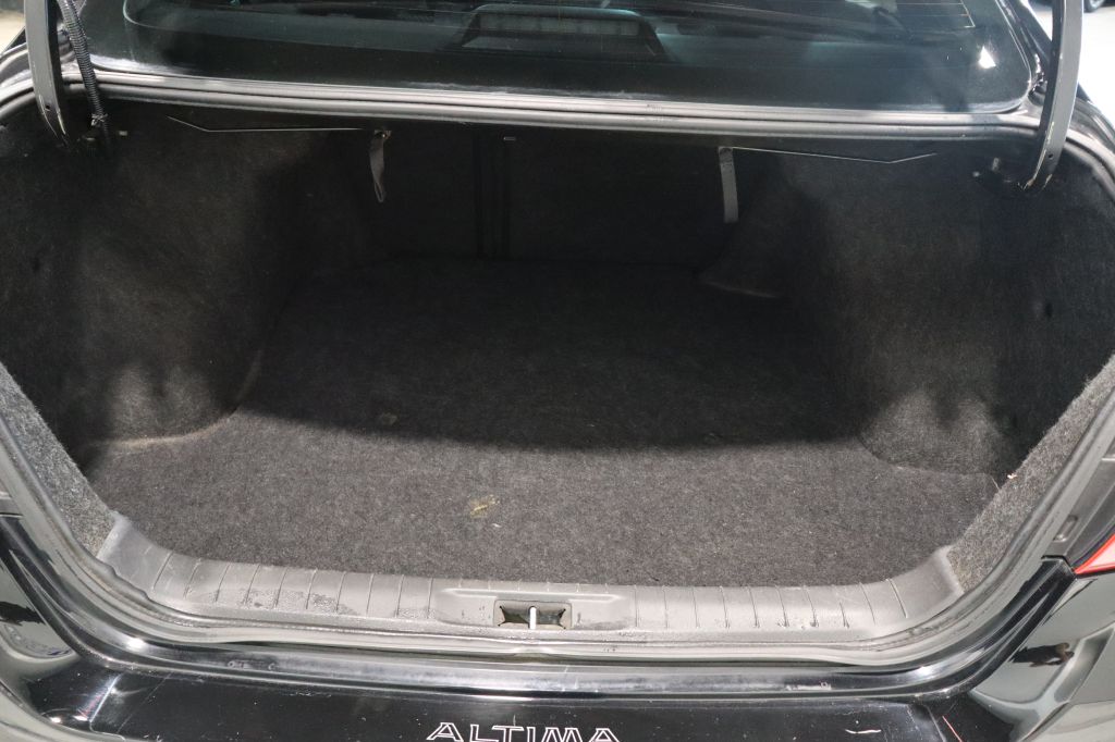 Photo 37 of this NISSAN ALTIMA
