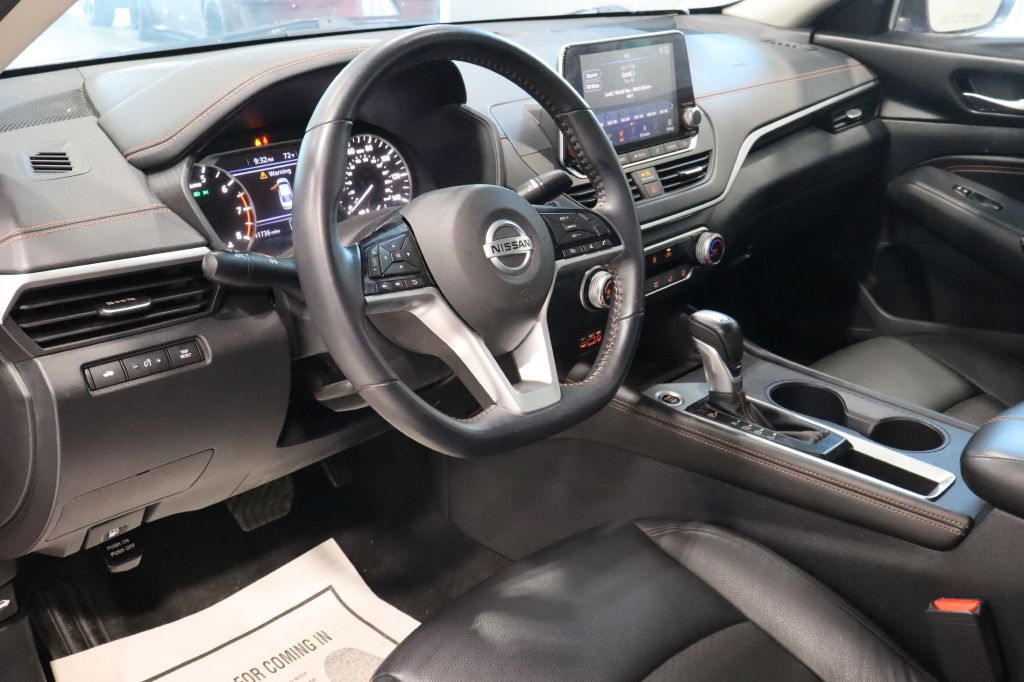 Photo 9 of this NISSAN ALTIMA