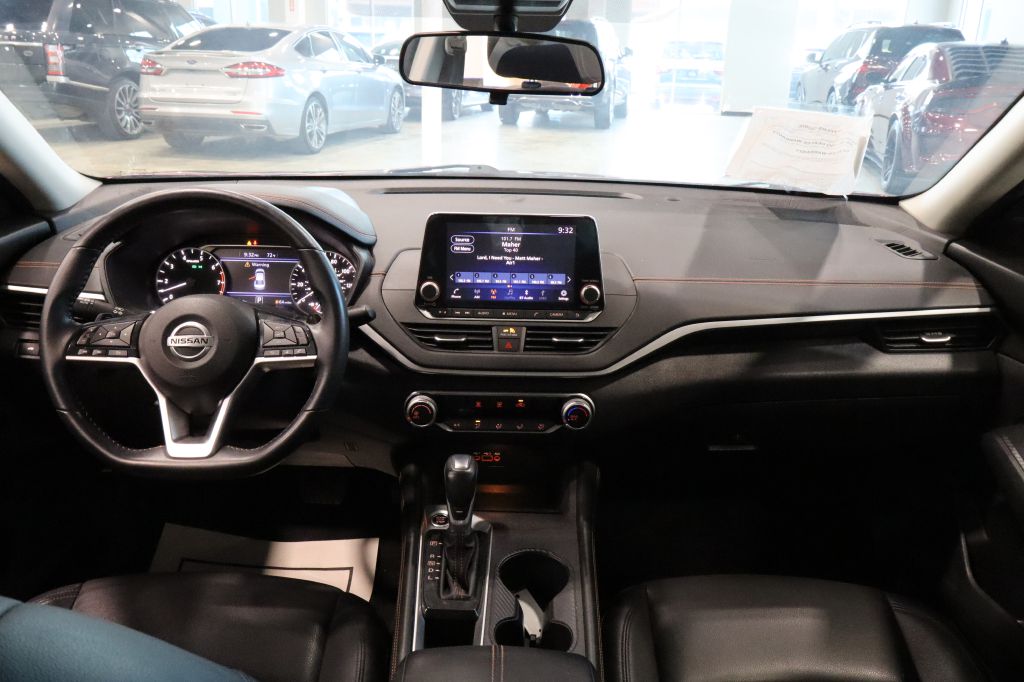 Photo 10 of this NISSAN ALTIMA