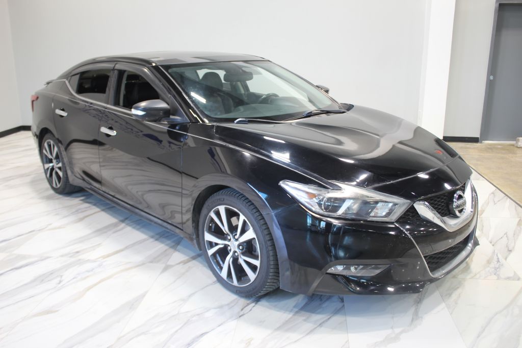 Photo 3 of this NISSAN MAXIMA