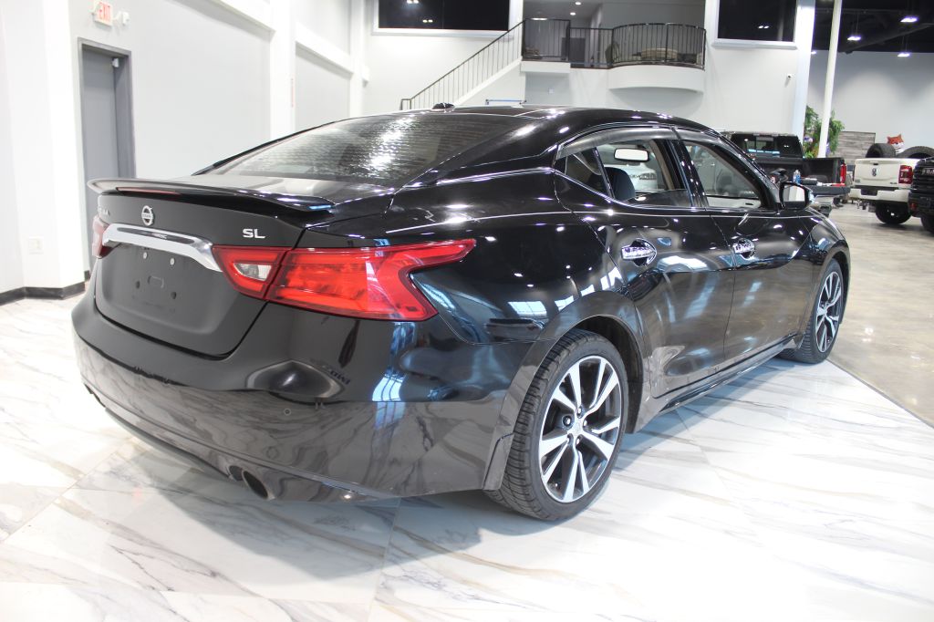 Photo 5 of this NISSAN MAXIMA