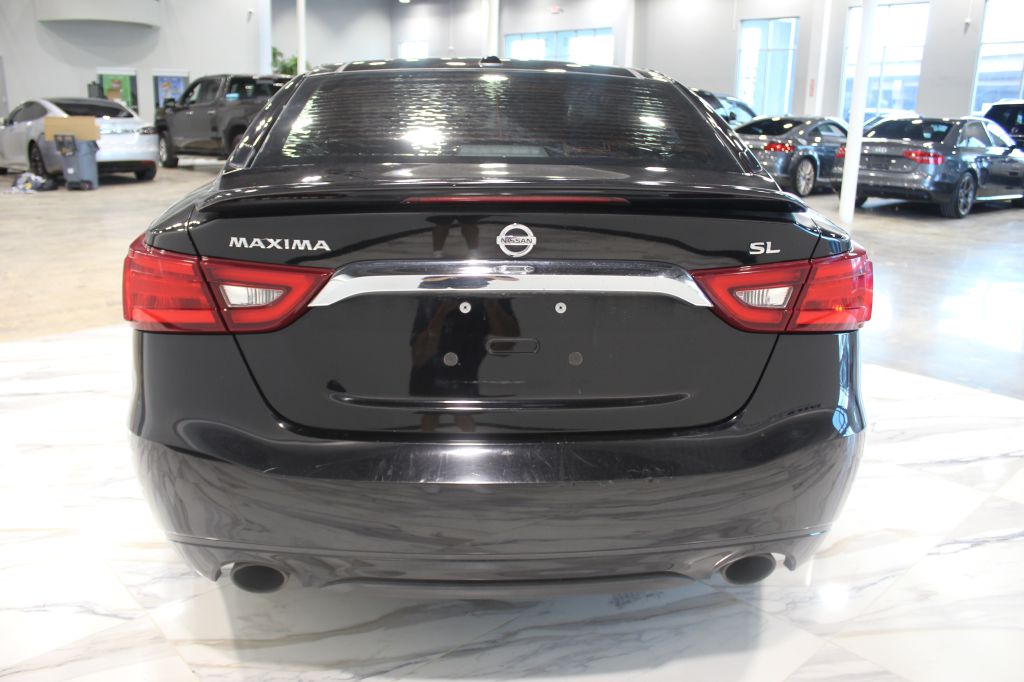 Photo 6 of this NISSAN MAXIMA