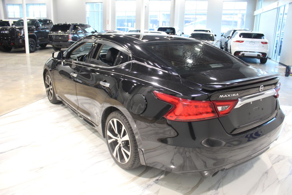 Photo 7 of this NISSAN MAXIMA