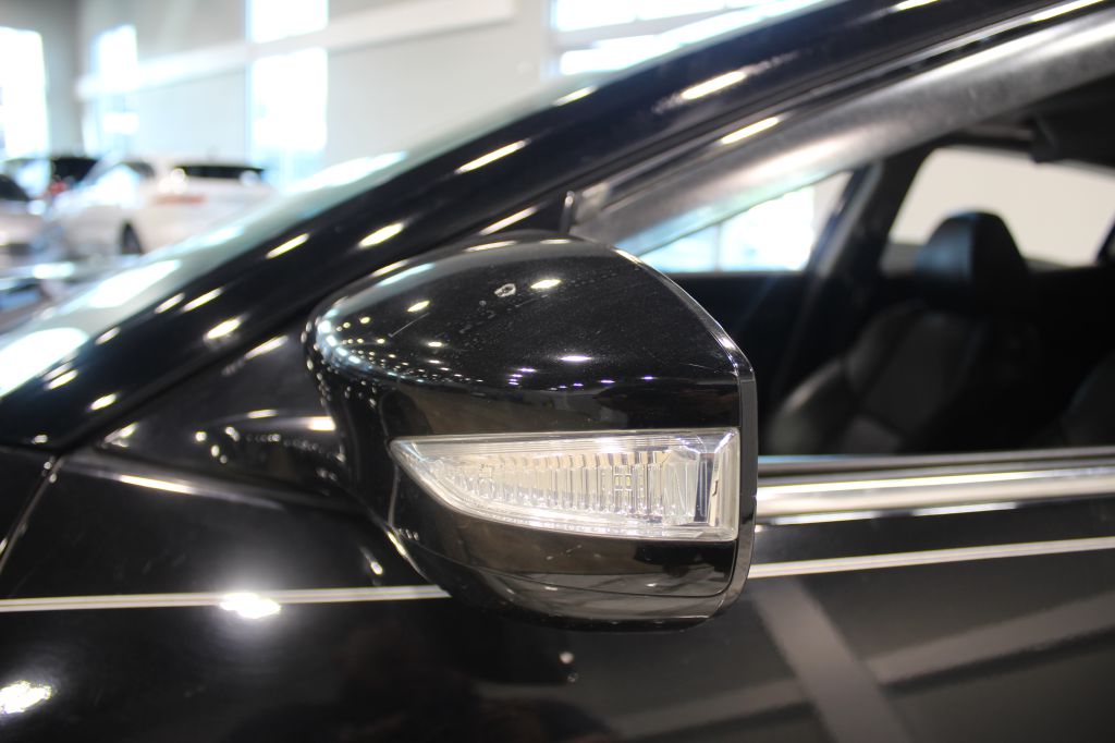 Photo 9 of this NISSAN MAXIMA