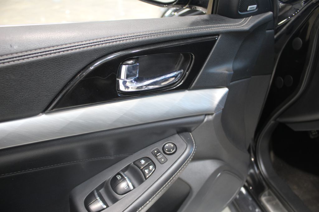 Photo 10 of this NISSAN MAXIMA
