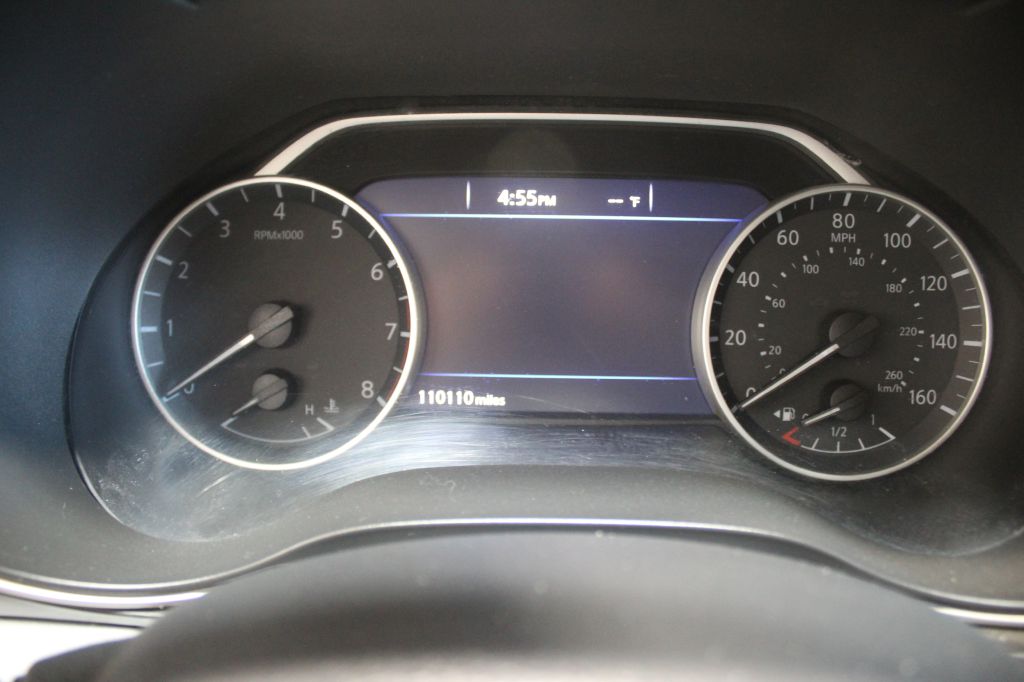 Photo 14 of this NISSAN MAXIMA